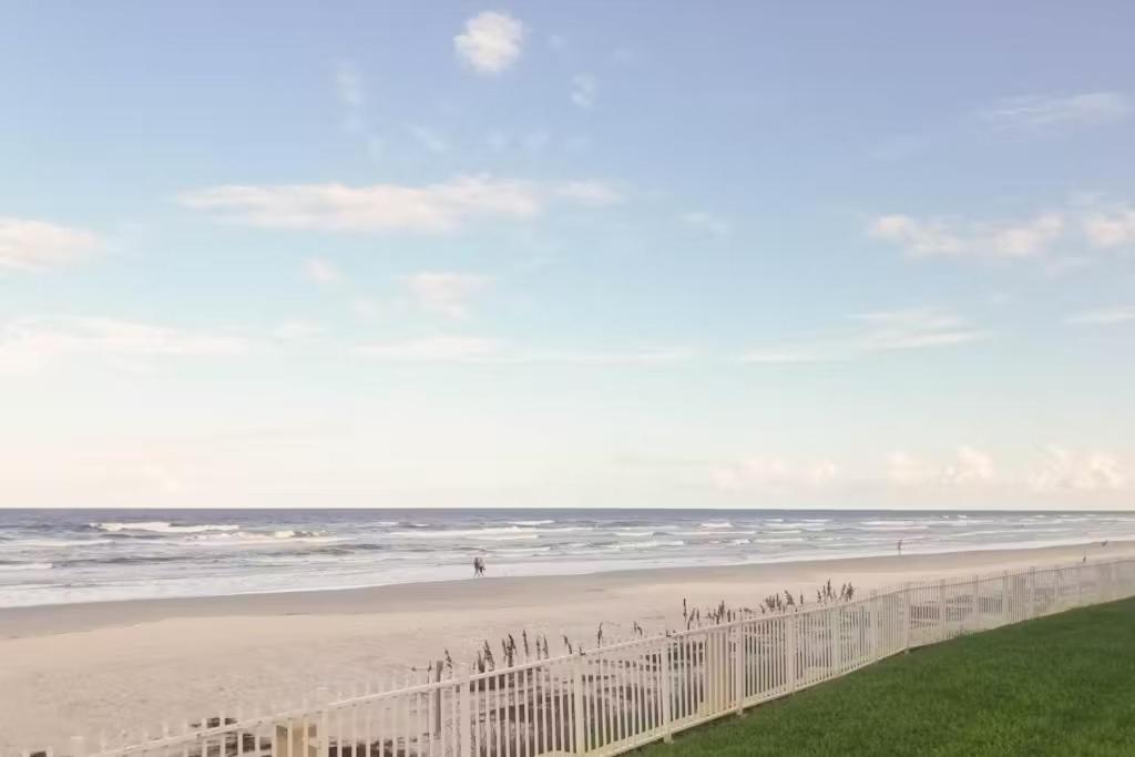 Oceanfront Balcony, Pool, Bbq, Steps To Flagler Ave Βίλα New Smyrna Beach Εξωτερικό φωτογραφία
